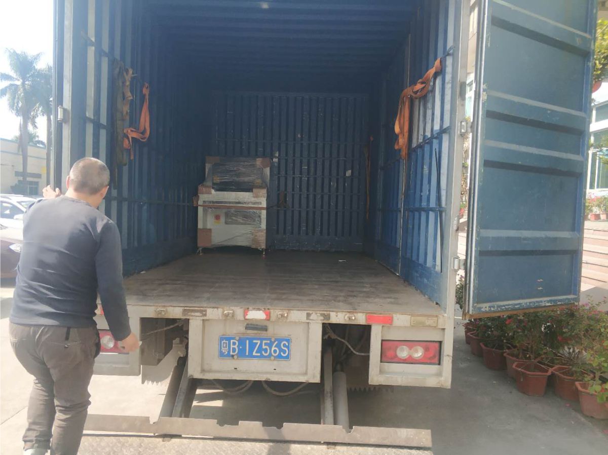 客戶見證我們的AOI設備(圖2)